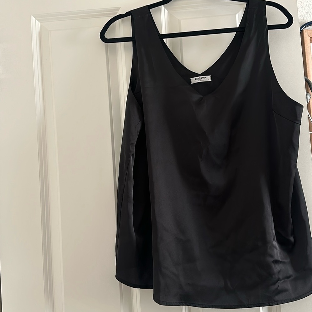 Polyester black v neck sleeveless